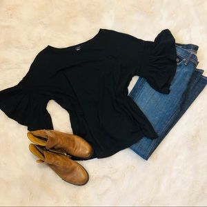 14th & Union Bell Sleeve Blouse size L